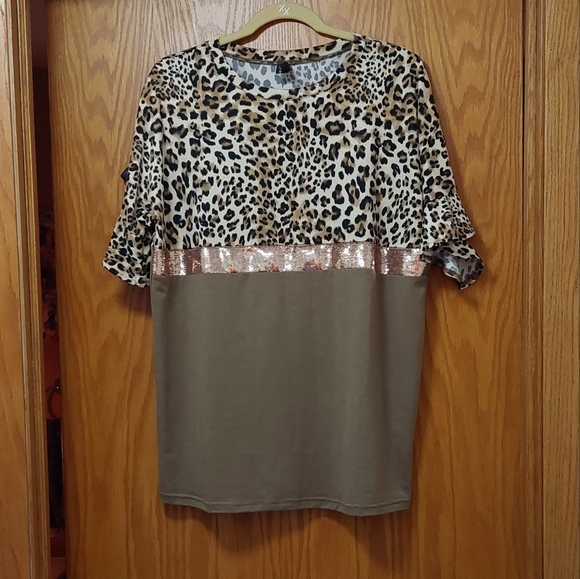 Women's St Jubileens Leopard Print Short Sleeve Top Size Large - Picture 1 of 4